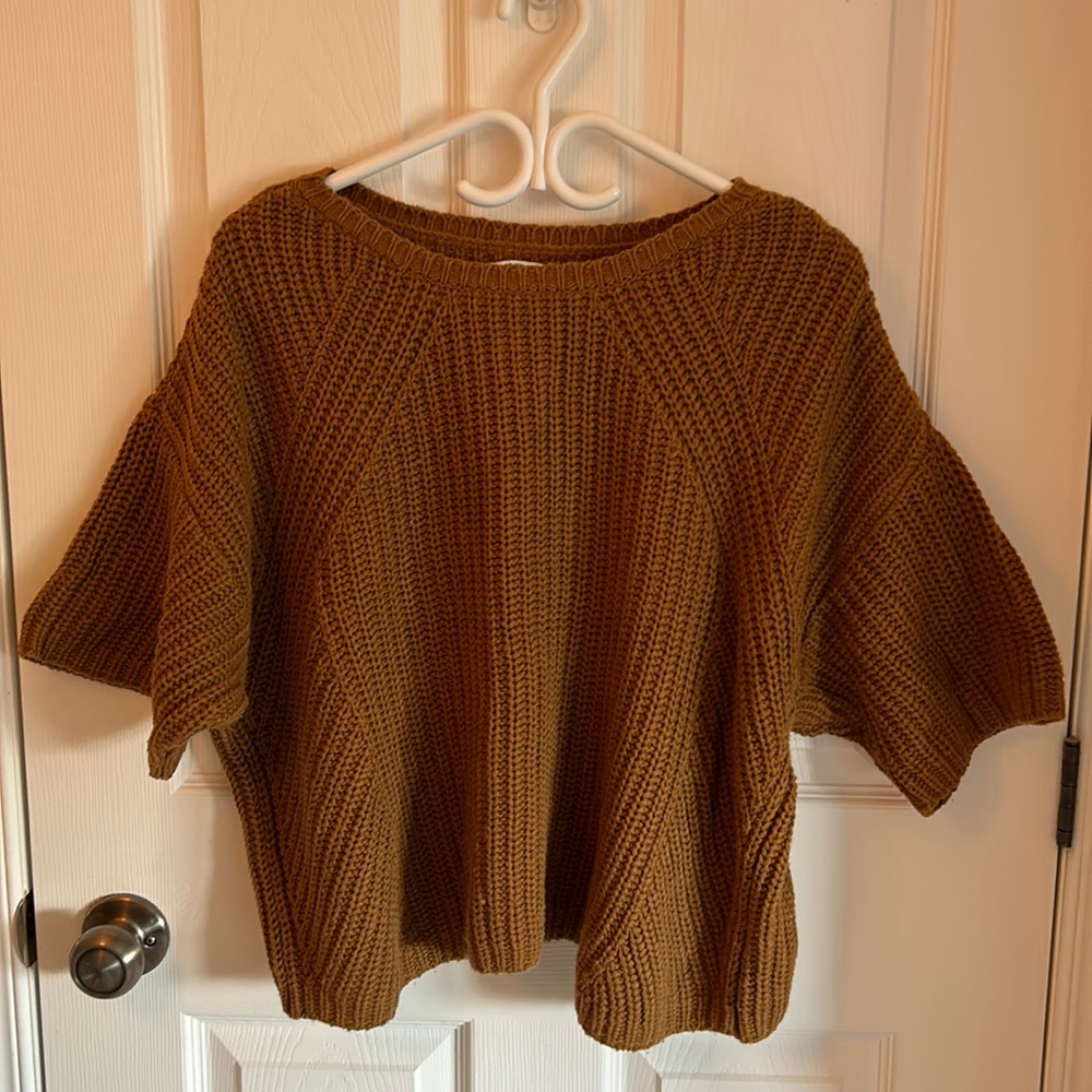 Women’s loose, knit sweater